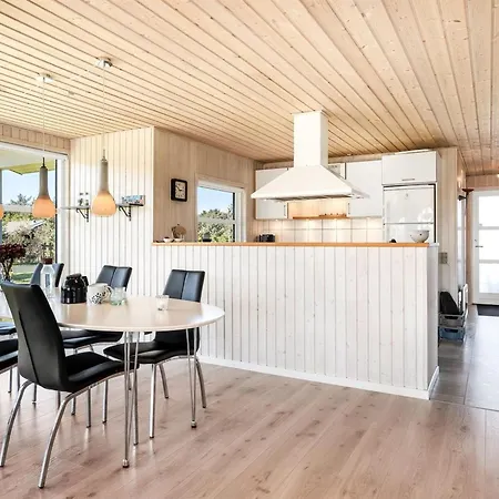 펜션 Troels - 750m From The Sea By Interhome 루켄